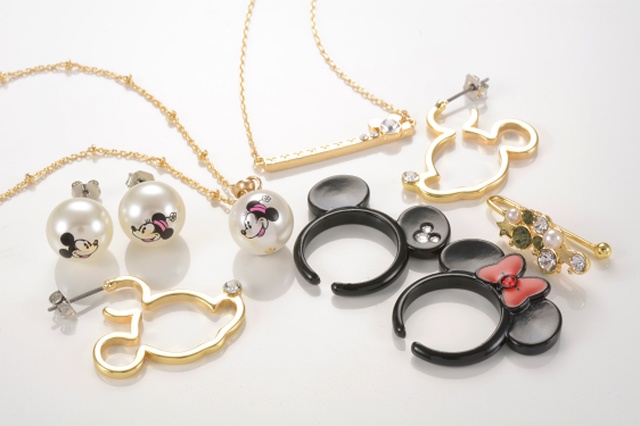 コーディネートしやすい新作アクセサリーを紹介します。