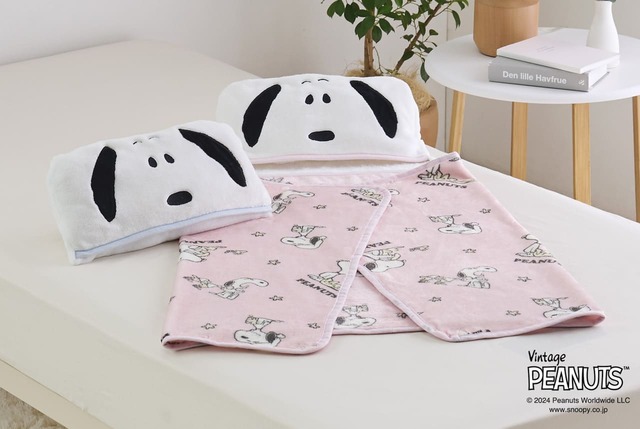 【PEANUTS「PEANUTS フード付きブランケット」 4,400円】遊び心あるデザイン
