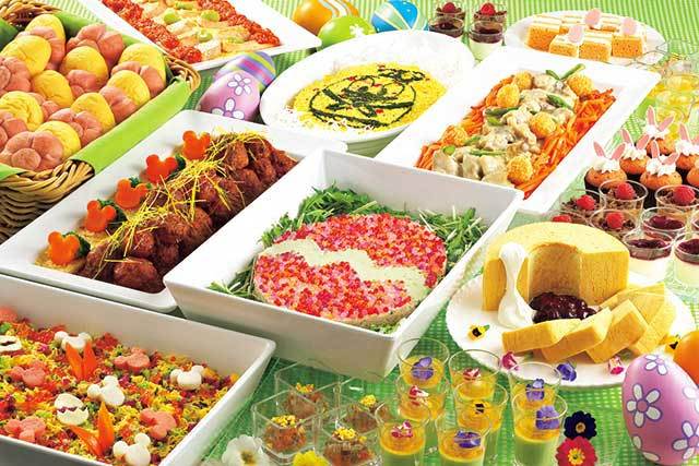 東京ディズニーランド　【クリスタルパレス・レストラン 】スペシャルブッフェ 3090円　イースターをイメージしたバラエティ豊かな料理を楽しんで。（2015.4/1～6/23）©Disney