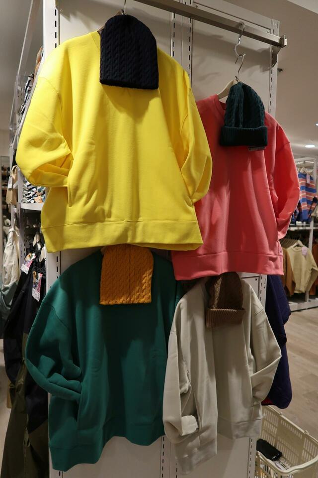 「Workman Colors」イグジットメルサ銀座店/カラフルなパーカー