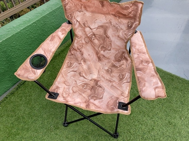 【ワークマン 燃え広がりにくいアームチェア ハイ】マーブル模様がかわいいカフェオレ