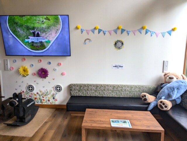 【ブリリアントヴィレッジ日光】フロント前の待ち合いスペース