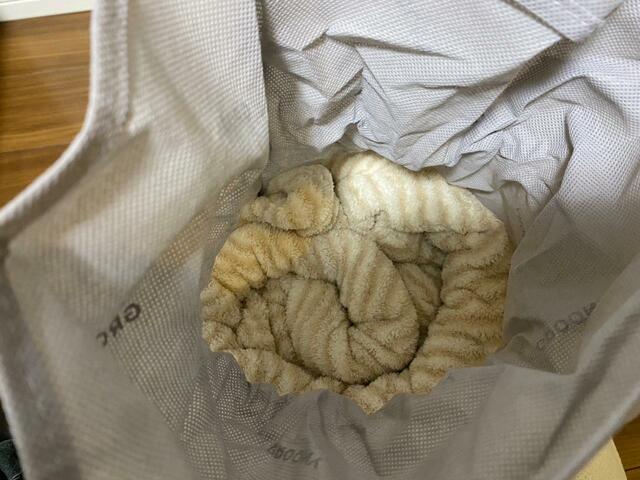 【LOWYA 着る毛布】くるくる丸めればコンパクトになります