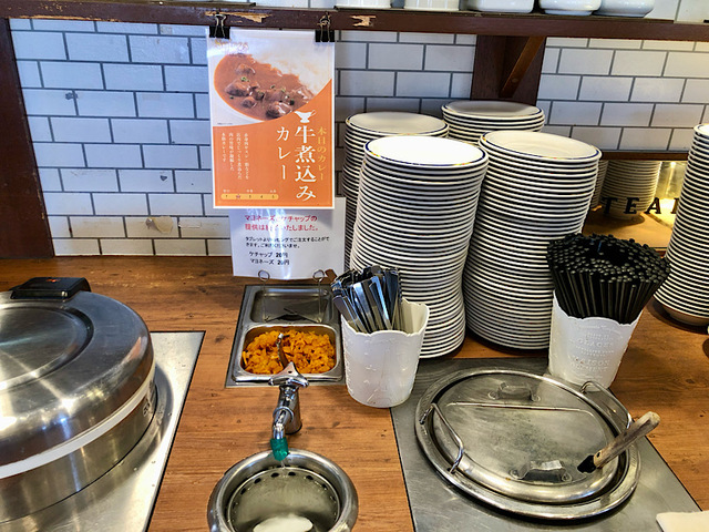 【ステーキガスト　[単品]ランチ健康サラダバーフルセット】ステーキガストのカレーは隠れた人気メニュー