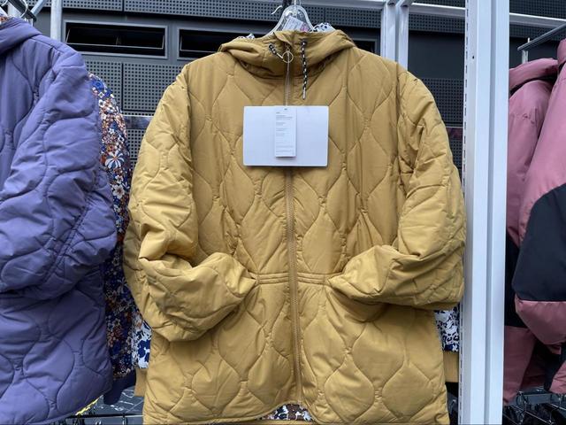 【ワークマン／防風撥水ストレッチリバーシブルウォームフーディ】大容量ポケットが両サイドについています