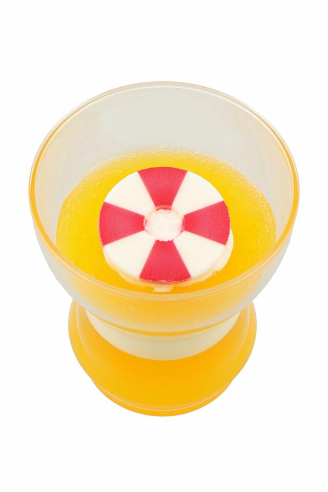 パッションフルーツ・パイナップルゼリー&バニラムース 550円｜提供店舗：東京ディズニーランド 「プラズマ・レイズ・ダイナー」｜東京ディズニーリゾート「SuiSui Summer」スーベニア付きメニュー