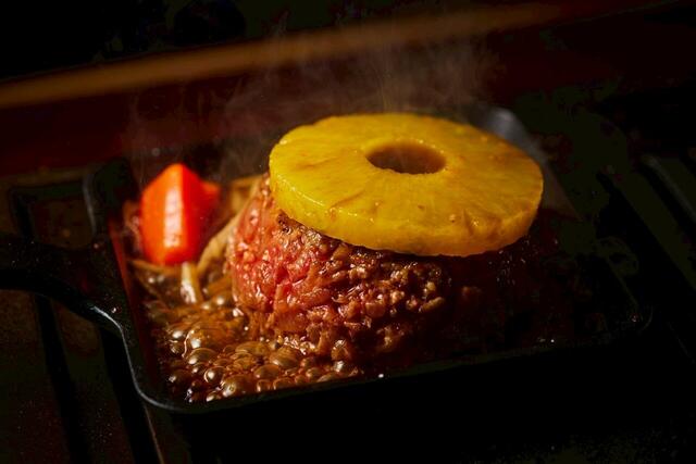 「トッピング パイン」＜価格：3,480円（税込）＞【【平日数量限定】5000万回以上再生された大バズりの“こじま名物「黒毛和牛ハンバーグ」”が食べ放題で楽しめる！】