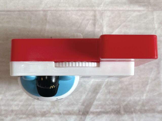 【ちいかわハッピーセット第一弾／ハチワレのマクドナルドカレンダー】上部の歯車を回すと、日にちが変更できる仕様です