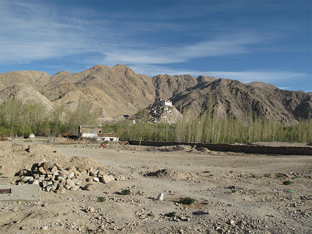 道中に度々現れる、チベット仏教の僧院ゴンパ。