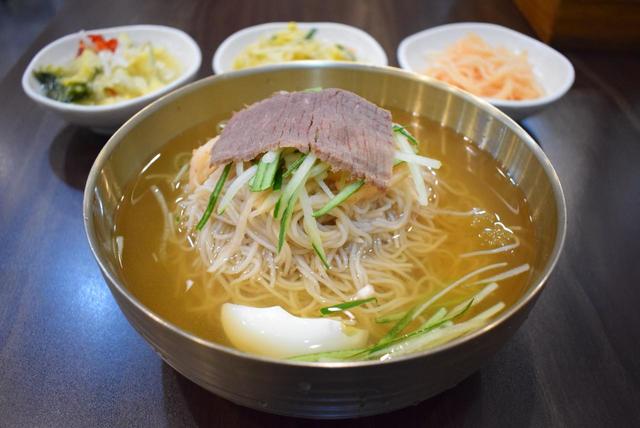 「ヌンラ・パプサン」の平壌冷麺