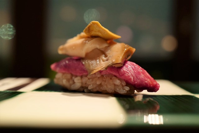 赤身肉とアワビ肝握り