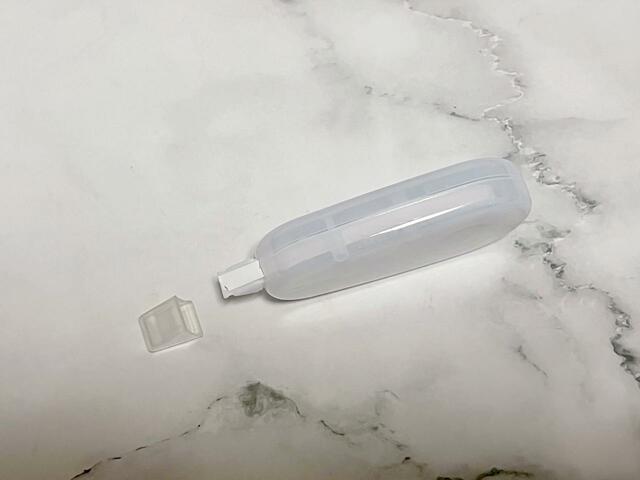 詰め替えはできないタイプの修正テープです