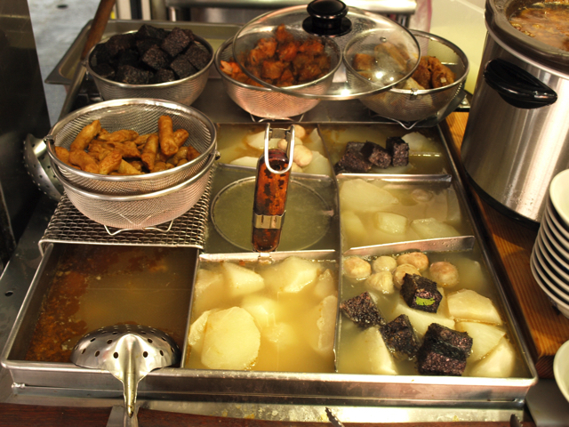 『老圓環食品』のもうひとつの看板メニューはおでん。あっさりとした味付けで朝食向き