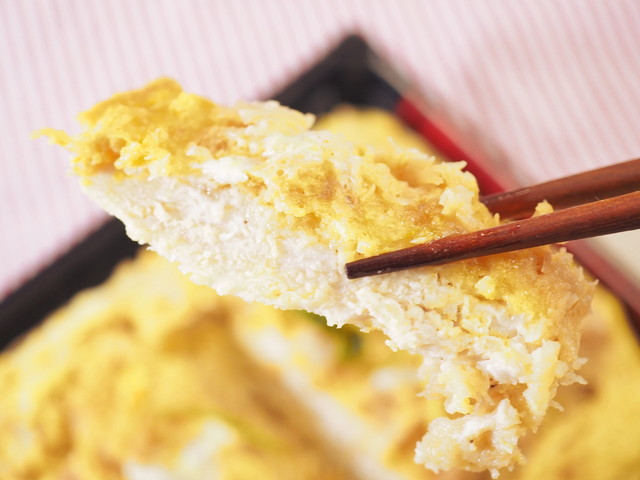 Copyright 2021 えん食べ「まごころたまごのロースかつ重」498円（税別）