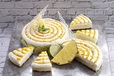 「北海道産生クリームのホワイトチョコアントルメ」<期間:2026年7月1日~9月30日>【ディナーには「北海道産花咲ガニ」と「マルズワイガニ」の食べ比べができる!『都シティ 大阪天王寺』で、北海道の美食を味わうブッフェ開催!】