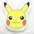 「ピカチュウのもちもち感触で可愛いダイカットクッション」2,420円(税込)