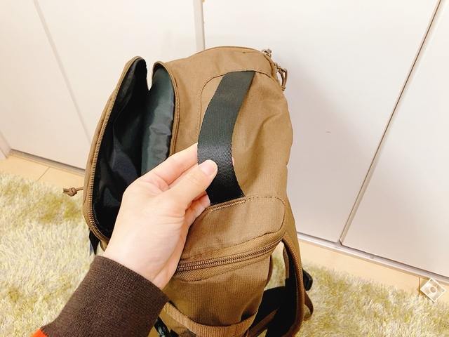 【ワークマン　ジョイントバックパック ハイカーズエディション】上には手持ちベルトも