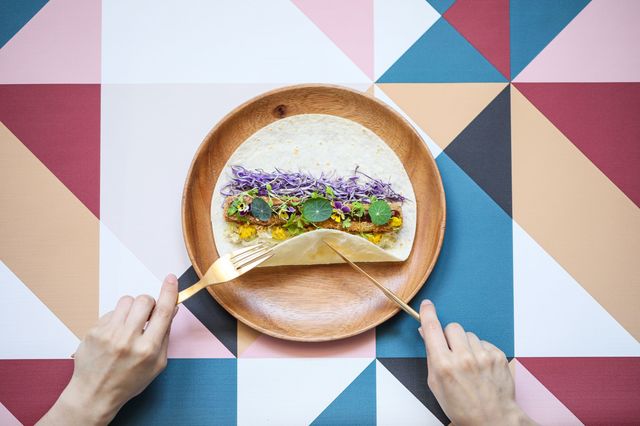 国産豚とマンゴーの“味噌カツ”トルティーヤ