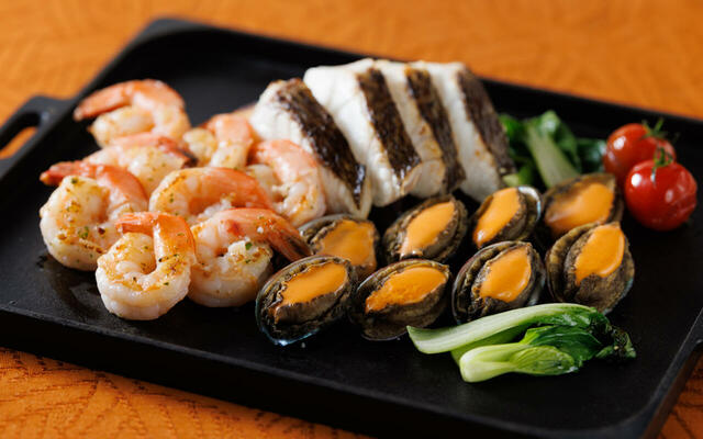 「武藏窯グリル魚料理」＜期間：2025年9月1日〜10月31日＞【圧倒的な眺望とライブ感あふれるグリル料理が楽しめる！「スカイグリルブッフェ 武藏」の秋の味覚ブッフェ開催中！】