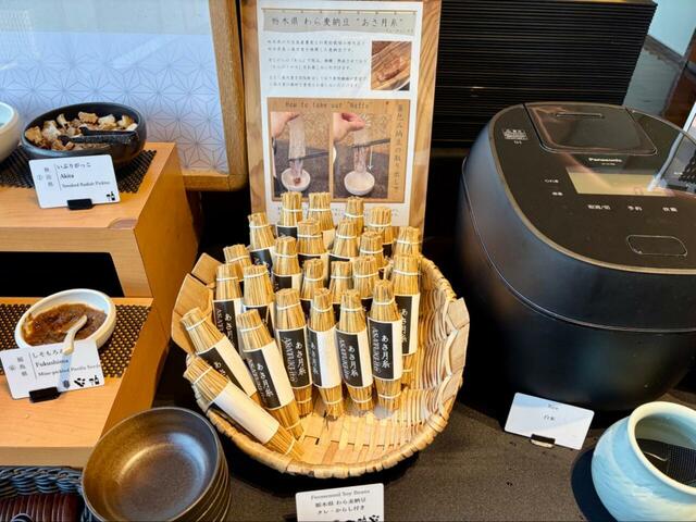【ダイニング＆バー テンクウ】和食コーナーにある栃木県産わら麦納豆と滋賀県産きらみきらみずき。粒立ちがよく、ほのかな甘みが感じられるご飯と風味豊かな納豆が美味しそうですね