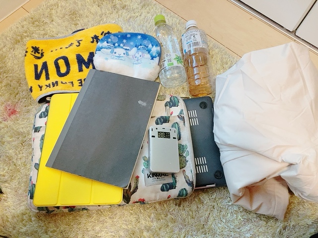 【ワークマン 撥水2WAYポケッタブルトート】13インチのノートパソコンに厚手のケース、iPad、厚手のジャケットなどを収納してみます！