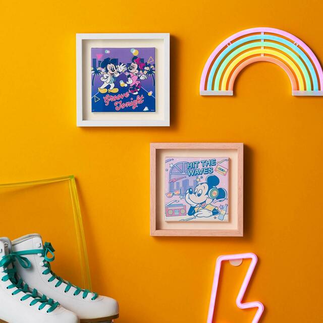 額縁に入ったアートボード 4,990円|ディズニーファンタジーショップ「ミッキーマウス タイムスリップ」シリーズ