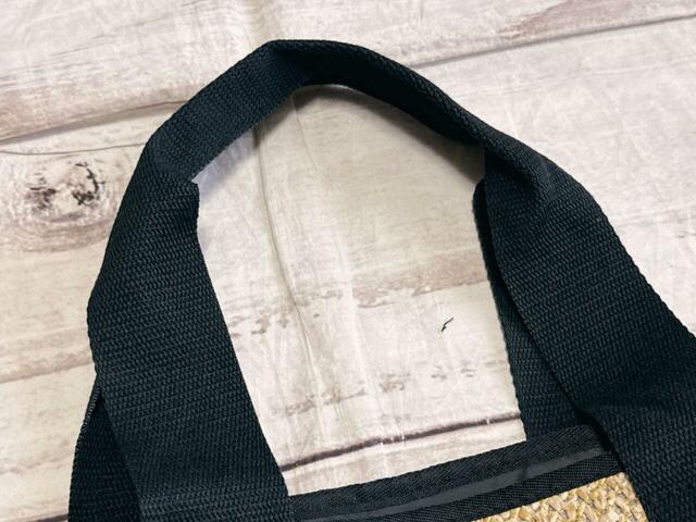 持ち手は肩がけができる長さ！