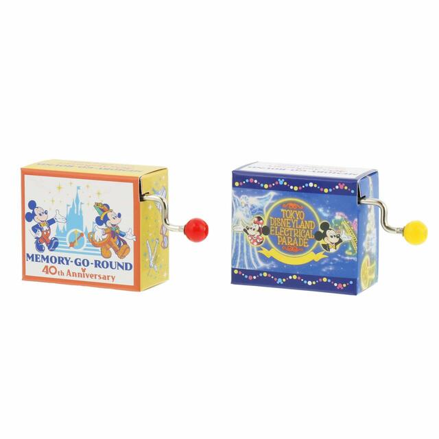 オルゴールセット 3,200円｜サイズ：（1個あたり）縦約2×横約5×高さ約4cm、2個セット｜東京ディズニーリゾート40周年“ドリームゴーラウンド”「MEMORY-GO-ROUND」グッズ｜発売日：2023年6月13日（月）｜販売店舗：東京ディズニーランド「グランドエンポーリアム」、東京ディズニーシー「エンポーリオ」