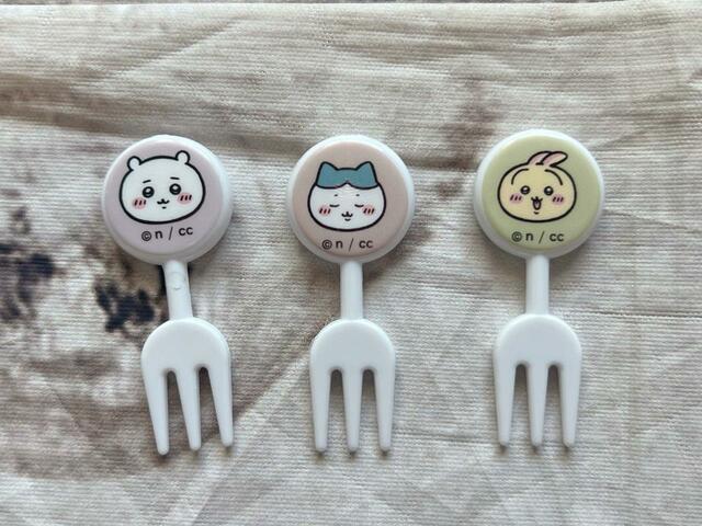 LINEの絵文字のイラストが使われています！くすみカラーがキュート♪