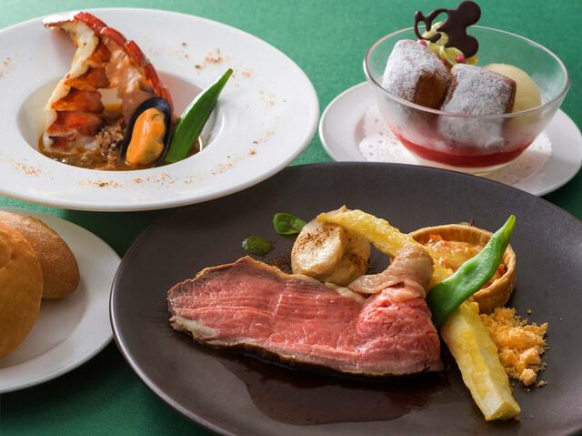 スペシャルコース 7,500円|「ディズニー・クリスマス」スペシャルメニュー|東京ディズニーリゾート40周年“ドリームゴーラウンド”|販売店舗:東京ディズニーランド「ブルーバイユー・レストラン」|販売期間:2023年11月1日(水)〜12月25日(月)