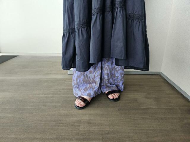 【coca　Vネックレースワンピース】秋冬は厚手のインナーやパンツを重ねてレイヤードを楽しむのも◎