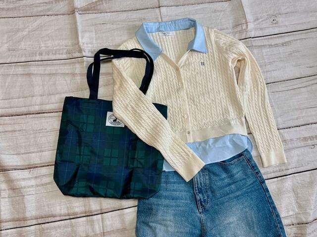 デニムに合わせるとアクセントになって洒落見え!