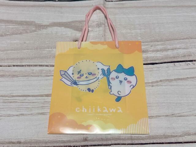 ハチワレは師匠であるラッコと登場！