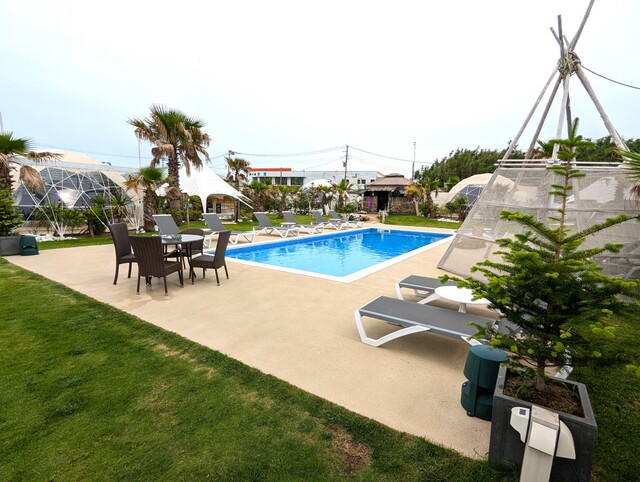 【CocoHawaii】中央にはプールが