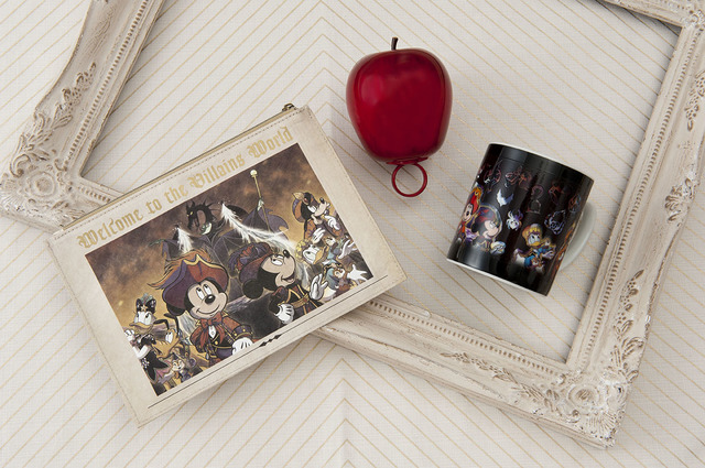 ポーチ 1,200 円 光る毒リンゴ 1,600 円 マグ 1,500 円