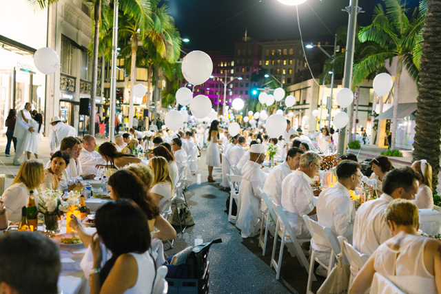 超優雅な“白”で統一されたパーティー「ディネ・アン・ブラン」