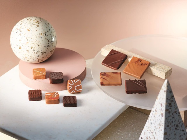 【高島屋 アムール・デュ・ショコラ】「ジャック・ジュナン」1ボンボンショコラ（9個入）4,104円 2ヌーヴォーセレクション（8個入）4,860円