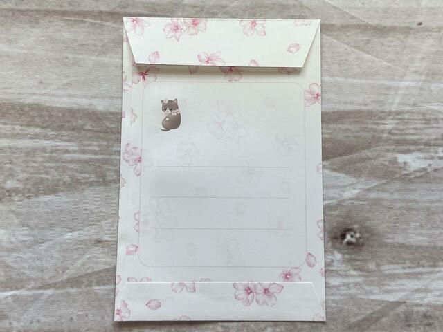 振り向いている姿もかわいすぎ…！