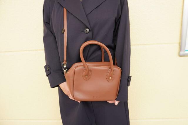 【Ungrid（アングリッド）ミニボストンショルダーバッグ】斜め掛けしてカジュアルスタイルに