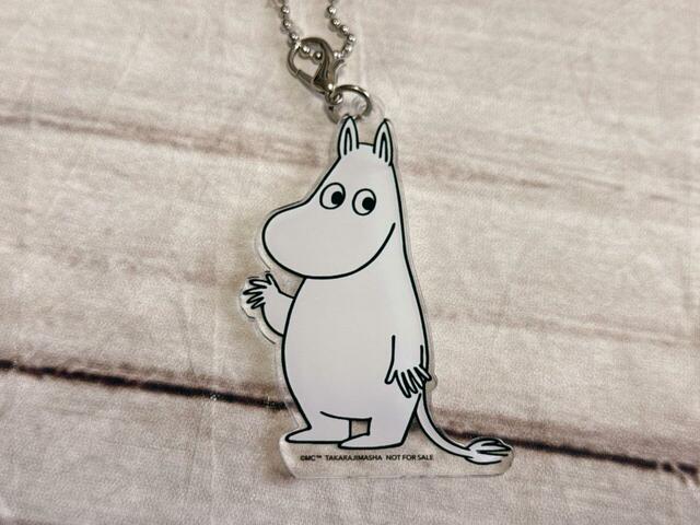 手を挙げたポーズがかわいいムーミン♪