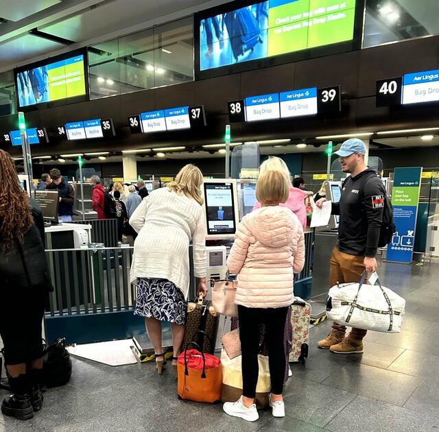 ユーロ圏内の航空券は安価だが、荷物の預け入れ、座席指定などはすべて別料金。チェックインはほぼスマホのQRコードで行われる