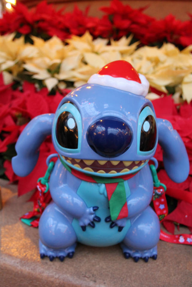 スティッチのポップコーンバケット。耳を回してたれ耳にしてもかわいい