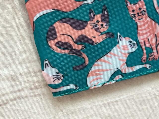 素材はポリエステル。さすがレスポコラボの軽くて丈夫な生地です！