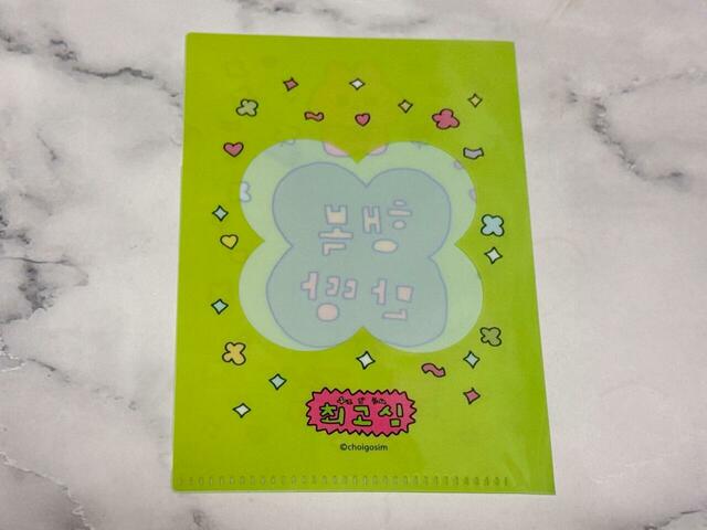 背面の透明窓はクローバー。かわいい〜！