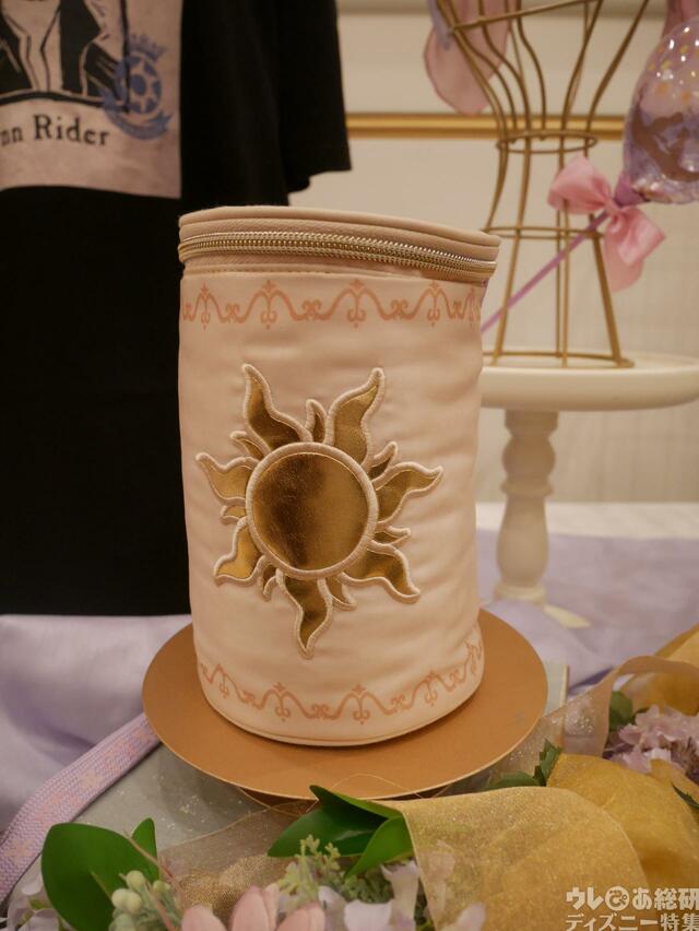 ショルダーバッグ 2,900円｜「ラプンツェルのランタンフェスティバル」をテーマにしたグッズ｜東京ディズニーシー新テーマポート「ファンタジースプリングス」｜販売店舗：東京ディズニーシー「エンポーリオ」｜発売日：2024年5月28日（火）