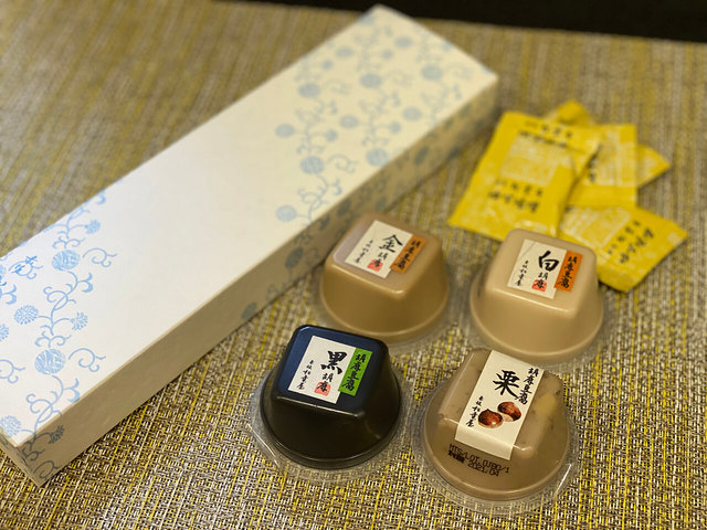 胡麻豆腐にはゆず味噌が付いています