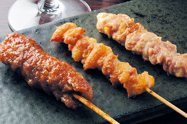 関西「焼き鳥」の名店／炭火焼鳥 徳川（心斎橋）　  せせり 250円　三角 200円　つくね 250円　