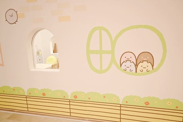 【すみっコぐらしあそびスタジオ】窓から覗いているのは…！？