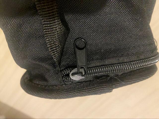 【ワークマン　燃え広がりにくいローチェア】ファスナーは一箇所