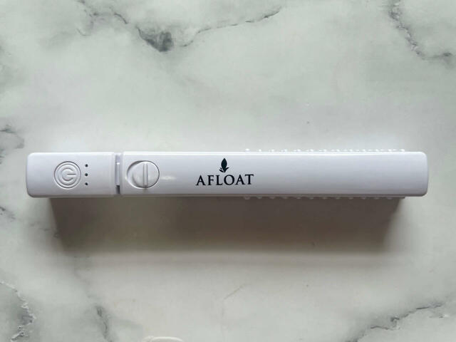 シンプルなデザインがおしゃれなストレートヘアアイロン♪